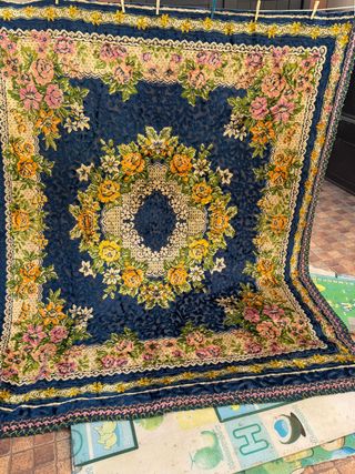 manta o colcha terciopelo azul , diseño floral bor