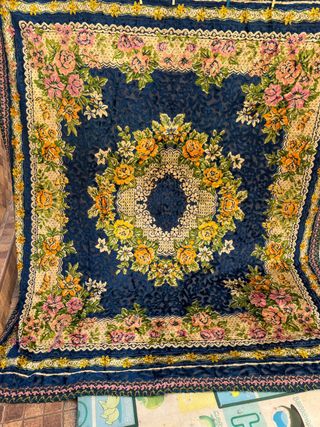 manta o colcha terciopelo azul , diseño floral bor