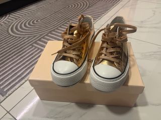 Zapatillas Lola Casademunt Doradas