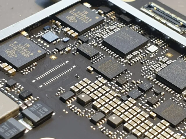 Reparación circuito de alimentación USB C para Mac