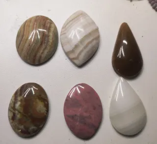 Cabujones de piedra natural