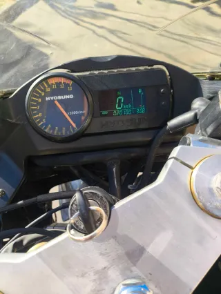 Hyosung GT 125 R Negra 20.000 km
