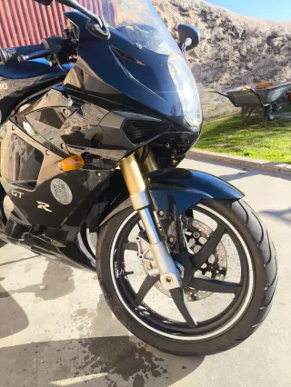 Hyosung GT 125 R Negra 20.000 km