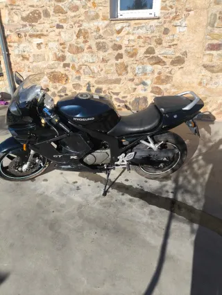 Hyosung GT 125 R Negra 20.000 km