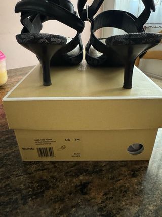 Zapatos Michael Kors Negros y Grises