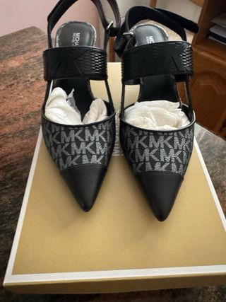 Zapatos Michael Kors Negros y Grises
