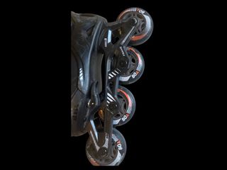 Patines en línea negros.