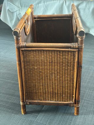 Revistero de bambú y mimbre