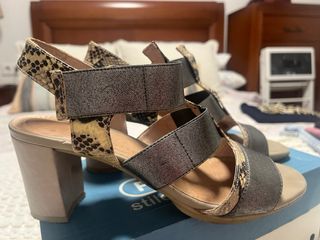 Sandalias de piel tacón serpiente y plateado