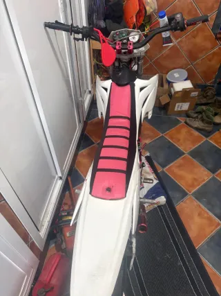 Beta RRT Enduro Roja y Blanca