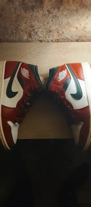 Jordan 1 Mid Rosse e Bianche