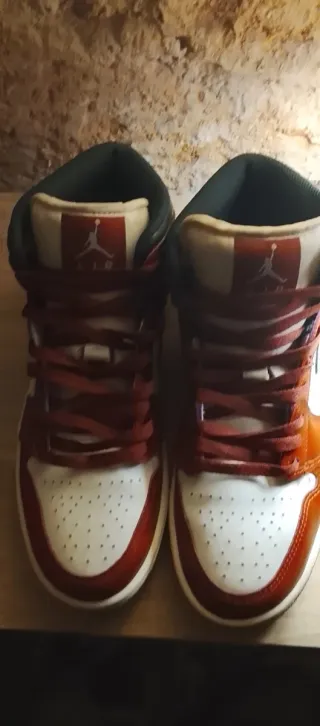 Jordan 1 Mid Rosse e Bianche