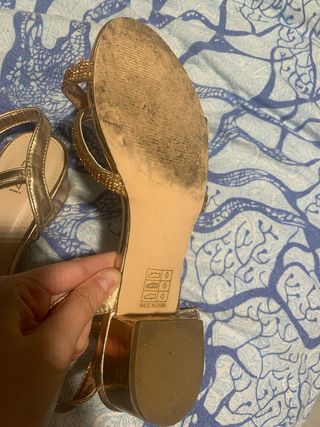 Zapatos de vestir dorados tacón bajo