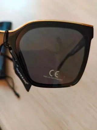 Occhiali da sole Naj Oleari con lenti trapezoidali