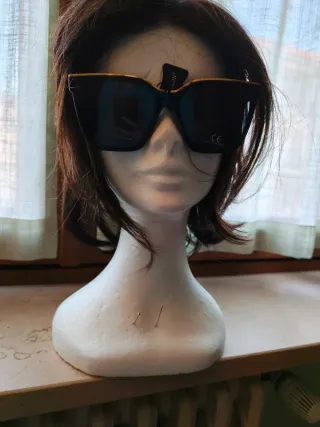 Occhiali da sole Naj Oleari con lenti trapezoidali