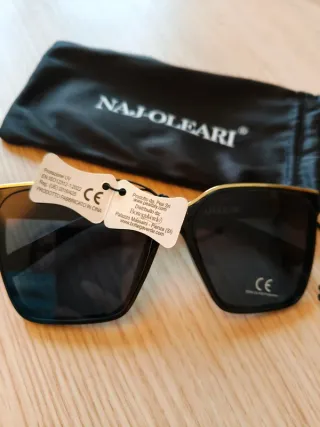 Occhiali da sole Naj Oleari con lenti trapezoidali