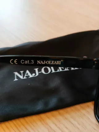 Occhiali da sole Naj Oleari con lenti trapezoidali