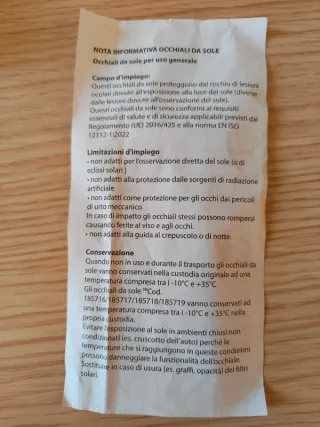 Occhiali da sole Naj Oleari con lenti trapezoidali