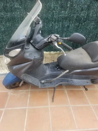 Suzuky burgman 125 .Mas de 5 años parada