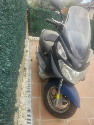 Suzuky burgman 125 .Mas de 5 años parada