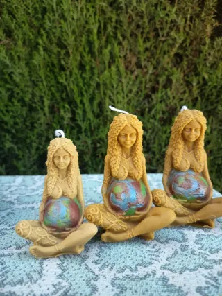 Candela Madre Terra beige fatta con cera d'api