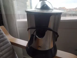 Exprimidor industrial negro