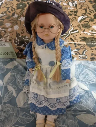 Muñeca de porcelana vintage