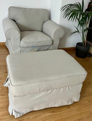 Sillón y reposapiés Ektorp beige