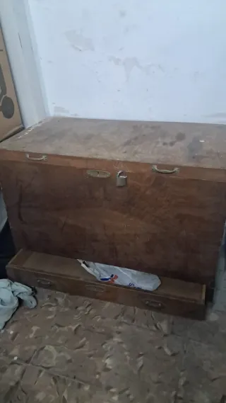 Baúl antiguo de madera