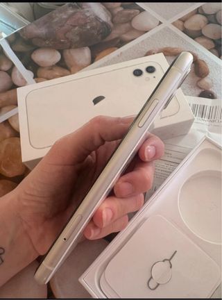 iPhone 11 + lote fundas