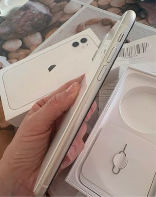 iPhone 11 + lote fundas