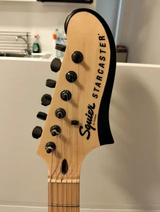 Guitarra Squier Starcaster Negra