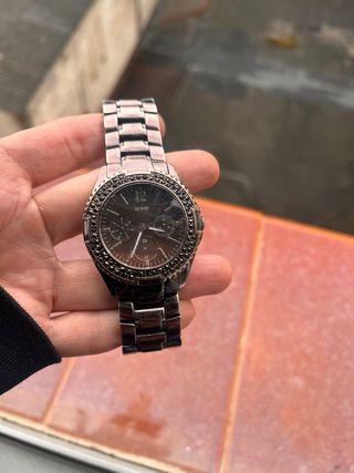 Reloj Guess Cobre con Bisel Brillante