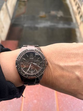 Reloj Guess Cobre con Bisel Brillante