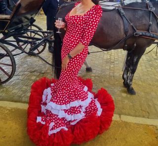 Traje de flamenca rojo lunares blanco