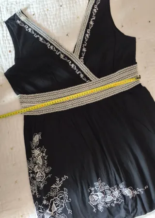 Vestido Negro con encaje Michel Bustos