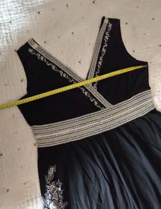 Vestido Negro con encaje Michel Bustos
