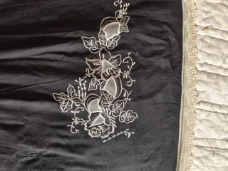 Vestido Negro con encaje Michel Bustos