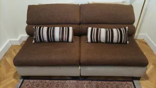 Divano e pouf con poggiapiedi come nuovo