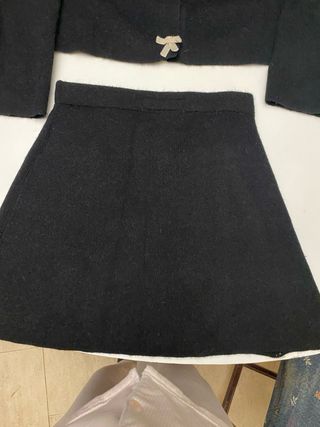 Conjunto Zara Falda y Suéter Negro niña 12 años