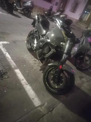 Yamaha Naked Gris/Verde