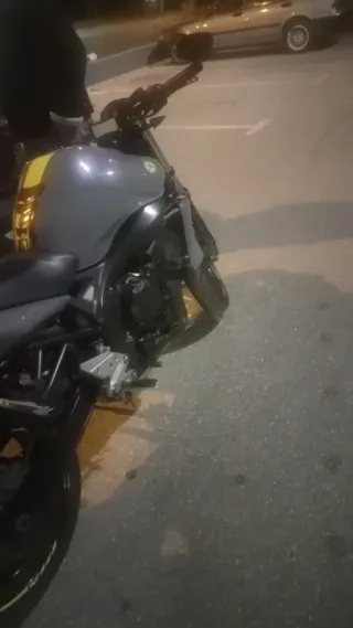 Yamaha Naked Gris/Verde