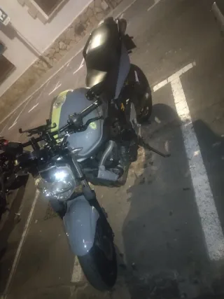 Yamaha Naked Gris/Verde