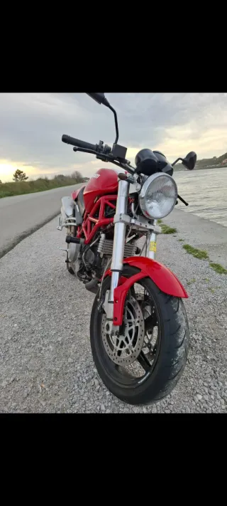 Ducati Naked Roja y Blanca