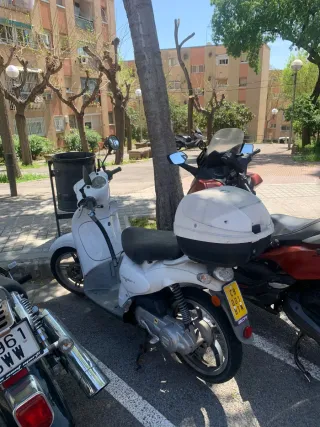 Aprilia Scarabeo 49cc Scooter Blanca