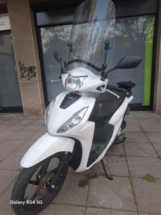 Honda vision 110 con 1400 kilómetros como nueva
