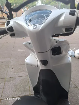 Honda vision 110 con 1400 kilómetros como nueva