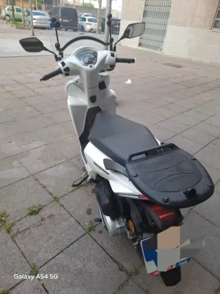 Honda vision 110 con 1400 kilómetros como nueva