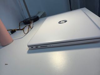 Ordenador HP 2020 Blanco y teclado negro