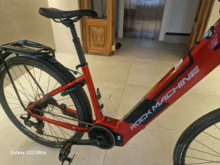 Bicicleta Eléctrica Rock Machine Roja de TREKKING